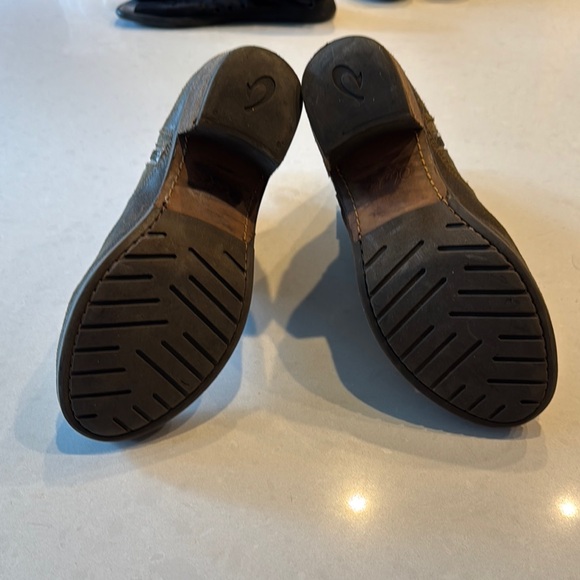 OluKai Brown Ankle Boots with Elastic Panels peeling of inner upper liner c,pic. - Picture 4 of 12